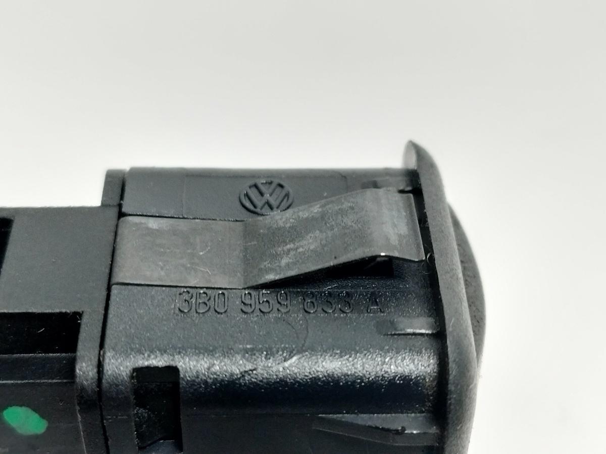 Buton deschidere rezervor 3B0959833A Seat Leon (1M1) Hatchback 2006 1.9 TDI SEAT LEON (1M1) [ 1999 - 2006 ] OEM 3B0959833A