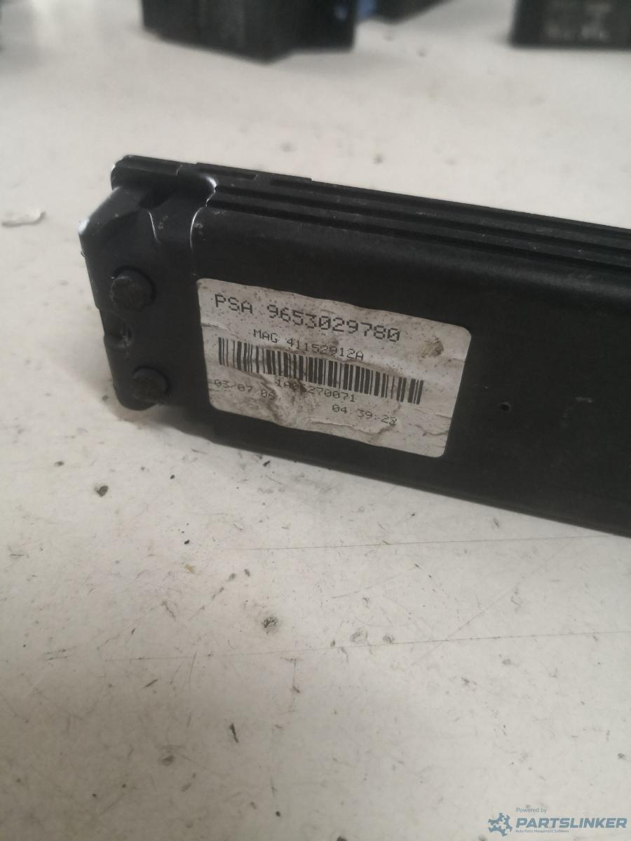 Antena navigatie PEUGEOT 407 (6D_) [ 2004 - > ] OEM 9653029780 – foto 2