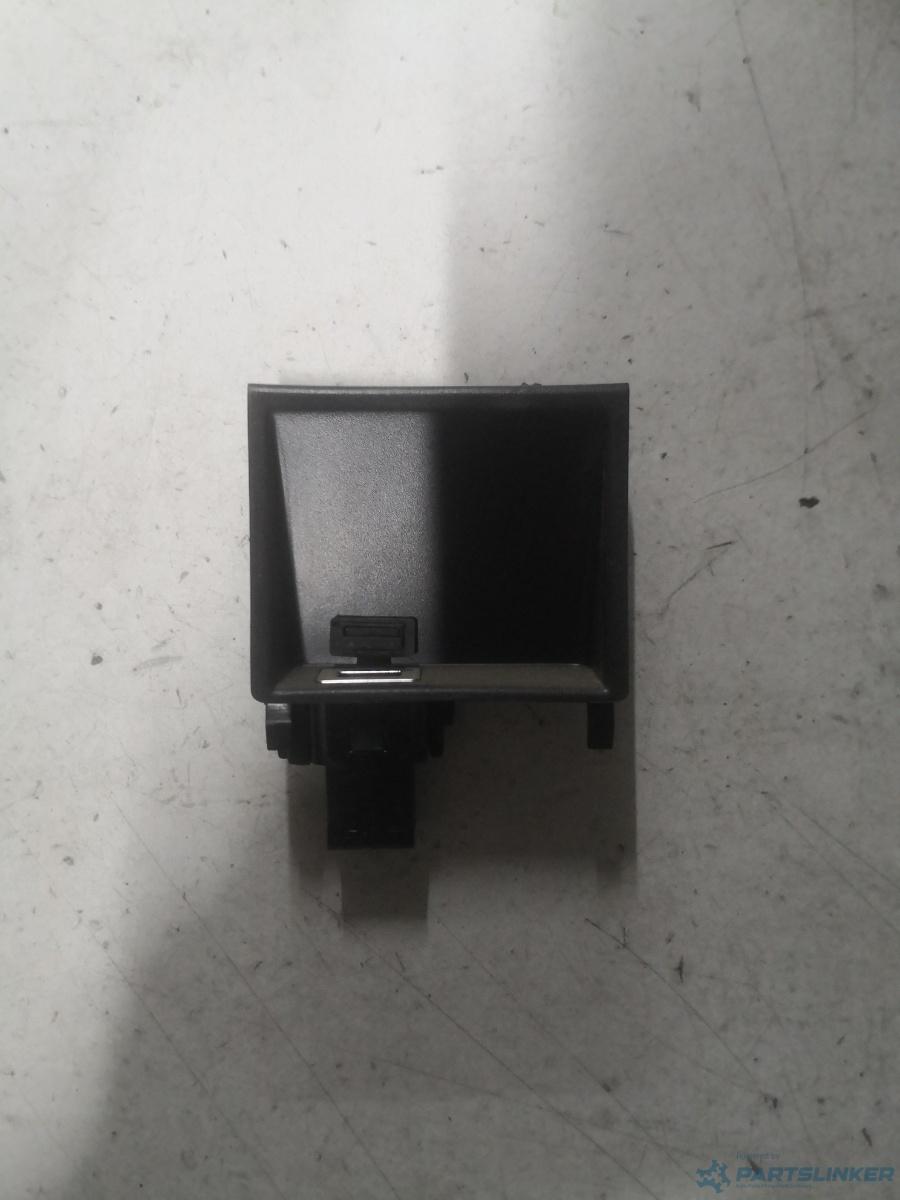 Mufa usb VOLVO V40 (525) [ 2013 - 2015 ] OEM 31306768
