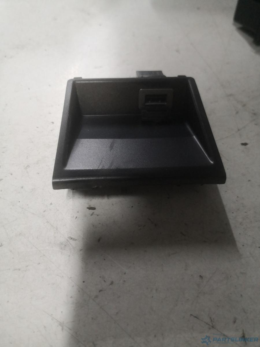Mufa usb VOLVO V40 (525) [ 2013 - 2015 ] OEM 31306768 – foto 2