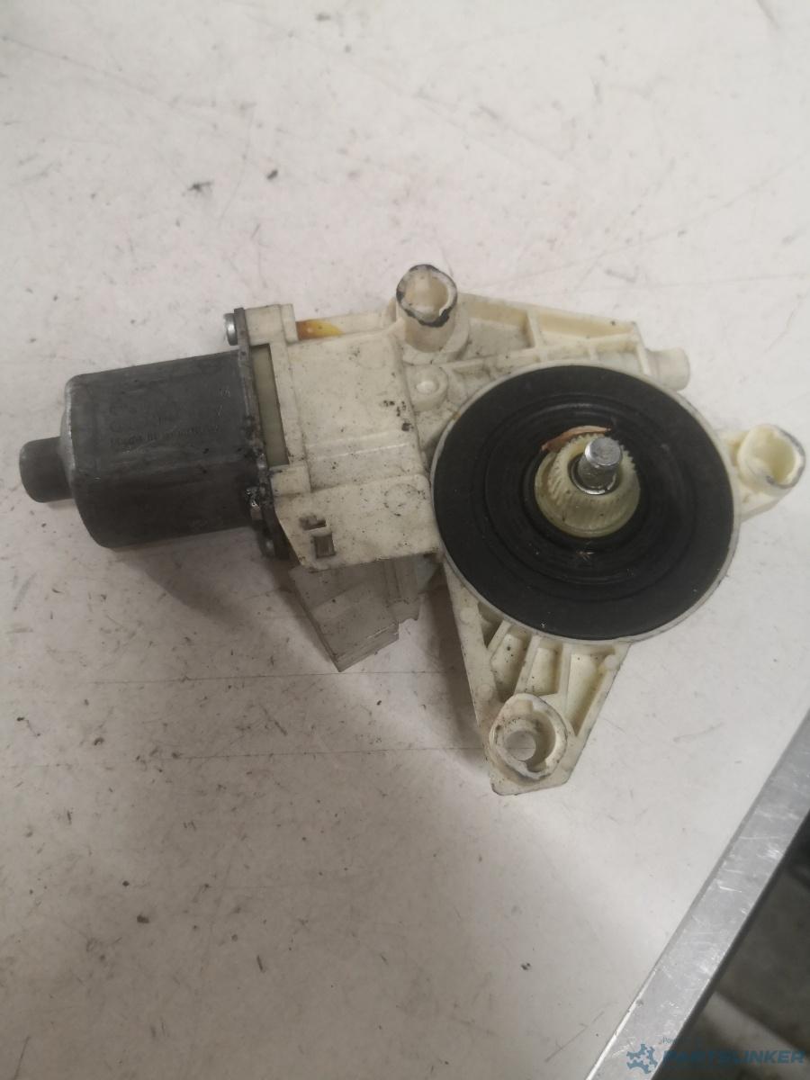 Motoras macara geam dreapta spate MERCEDES-BENZ C-CLASS (W204) [ 2007 - 2014 ] OEM 0130822504