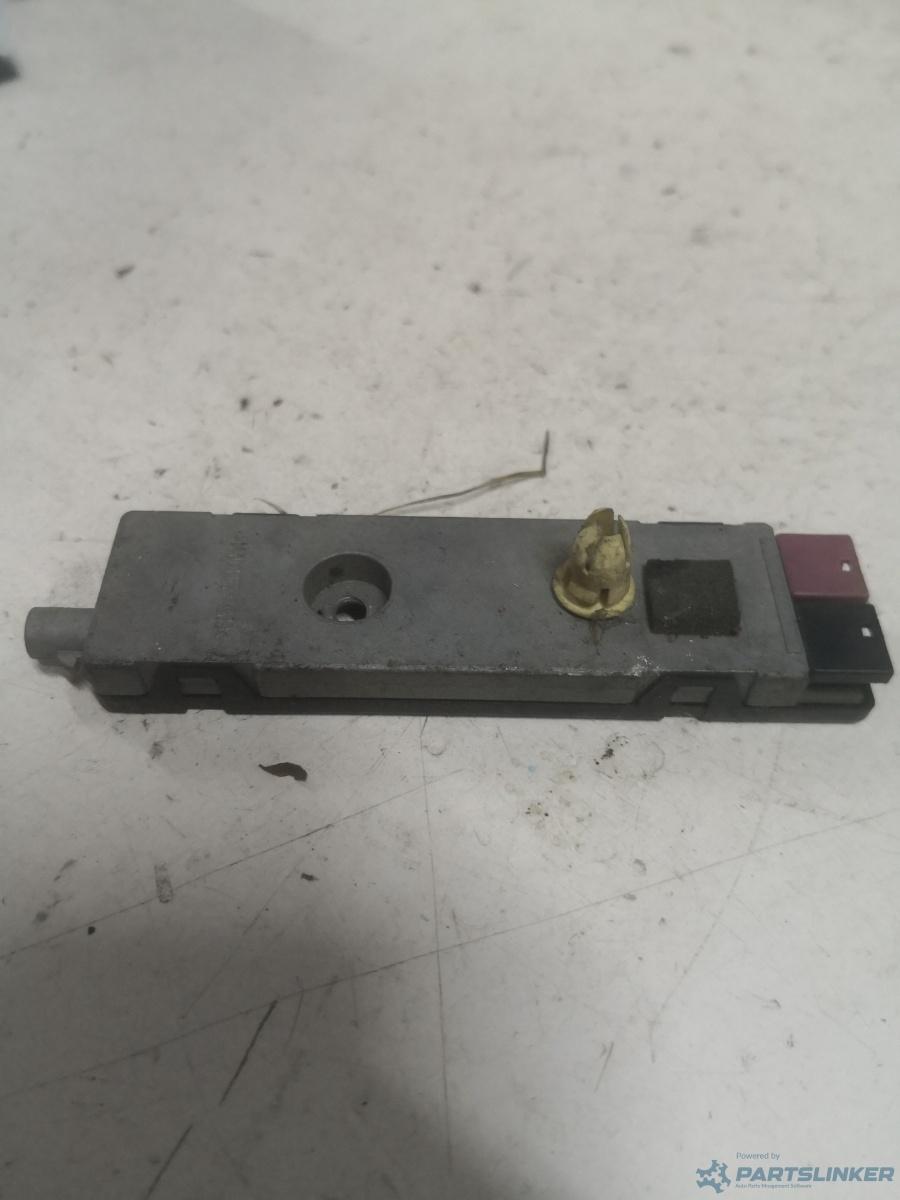 Amplificator antena  MERCEDES-BENZ C-CLASS (W204) [ 2007 - 2014 ] OEM A2048200089 – foto 2
