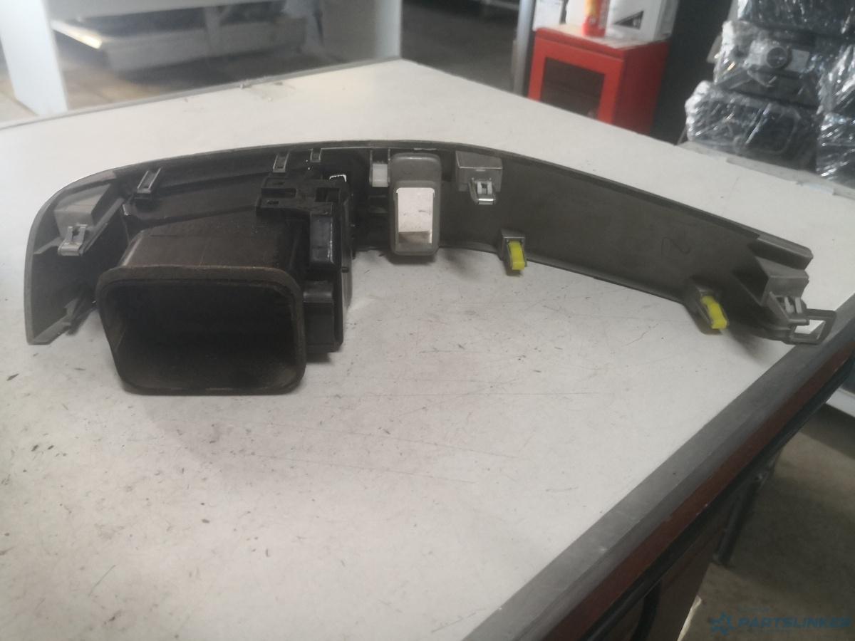 Guri ventilatie stanga fata TOYOTA LAND CRUISER (LJ12_, KZJ12_, TRJ12_, KDJ12_, GRJ12_) [ 20 OEM 6556440030 – foto 2