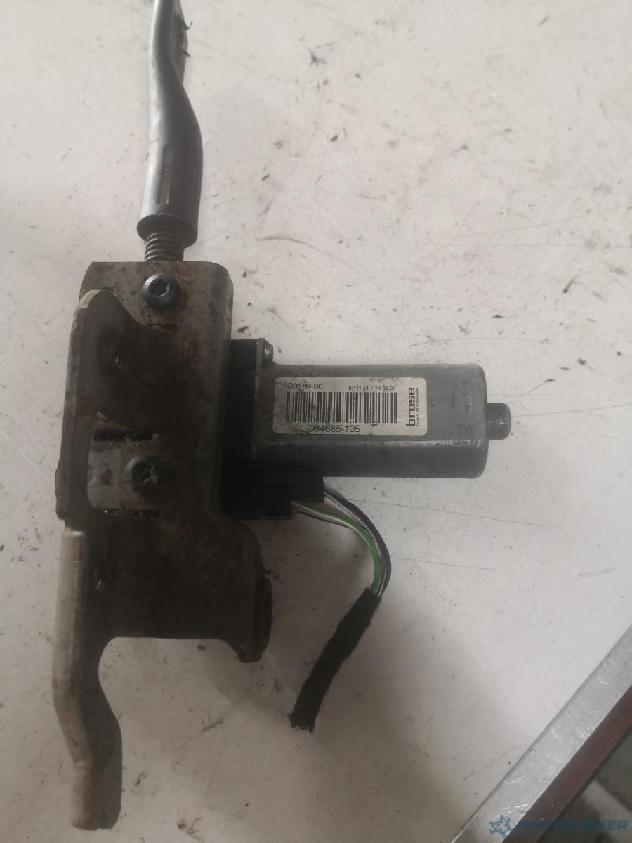 Motoras scaun dreapta fata SKODA SUPERB (3T4) [ 2008 - 2015 ] OEM 984685105
