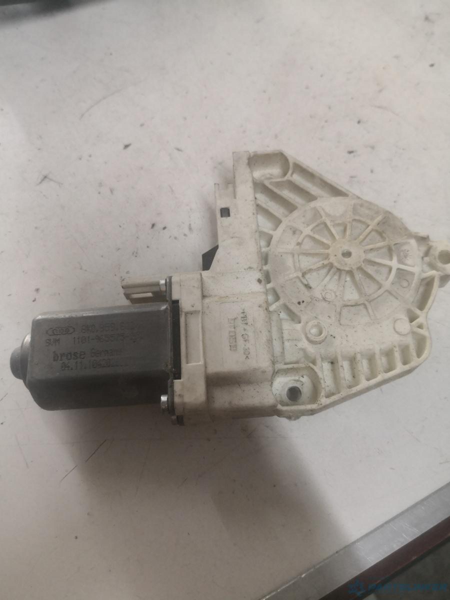 Motoras stergatoare dreapta fata SKODA SUPERB (3T4) [ 2008 - 2015 ] OEM 8k0959802a
