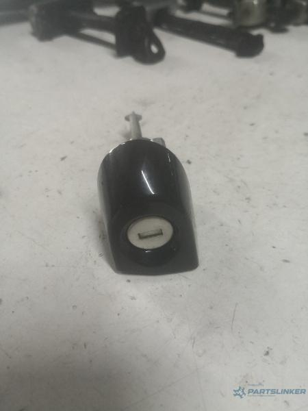 Butuc fara cheie usa stanga fata BMW X3 II (F25) [ 2010 - 2017 ]