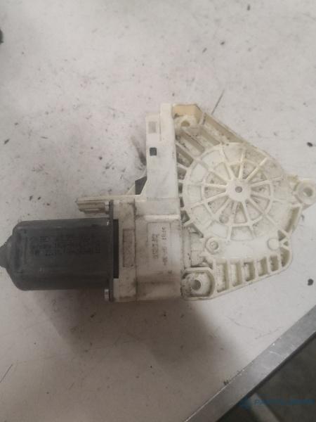 Motoras macara geam dreapta fata AUDI A4 IV (8K2, B8) [ 2007 - 2015 ] OEM 8k0959802a