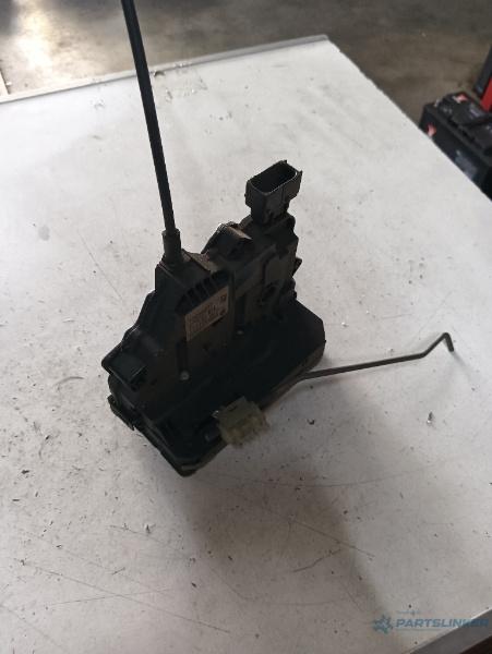 Broasca usa stanga fata OPEL CORSA D (S07) [ 2006 - 2014 ] OEM 13258277