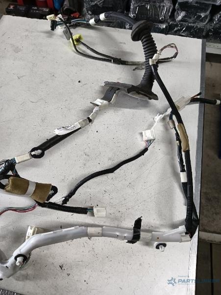 Instalatie electrica usa stanga fata TOYOTA LAND CRUISER 150 (TRJ15_, KDJ15_, GRJ15_, GDJ15_) [ 2009  OEM 8215160b30