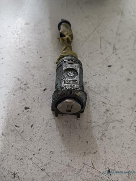 Butuc usa stanga fata AUDI A6/S6 IV Saloon (4G2, C7, 4GC) [ 2010 - 2018 ] OEM 4g1837167