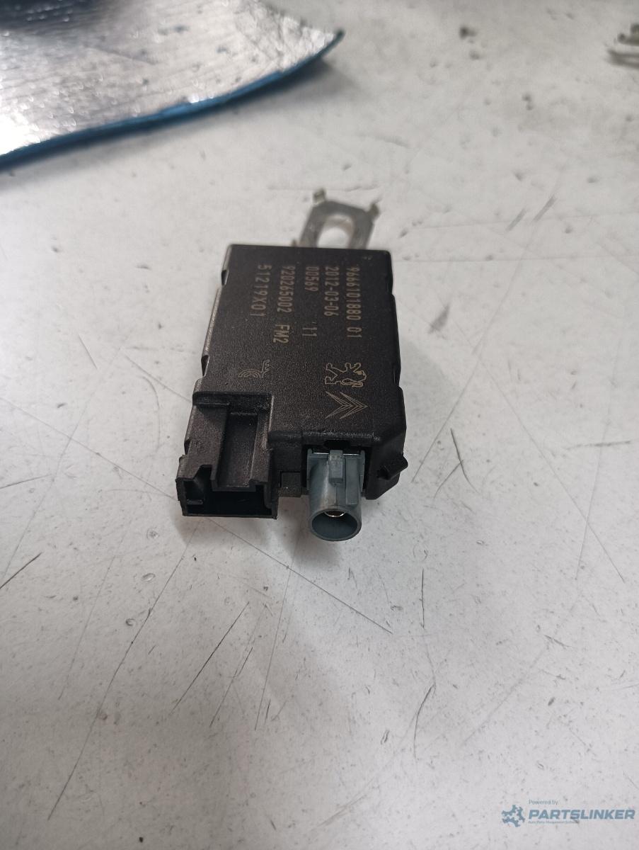 Amplificator antena  PEUGEOT 508 (8D_) [ 2010 - > ] HDi Hybrid4 AWC (RHC (DW10CTED4)) 120KW|163HP OEM 9666101880 – foto 2