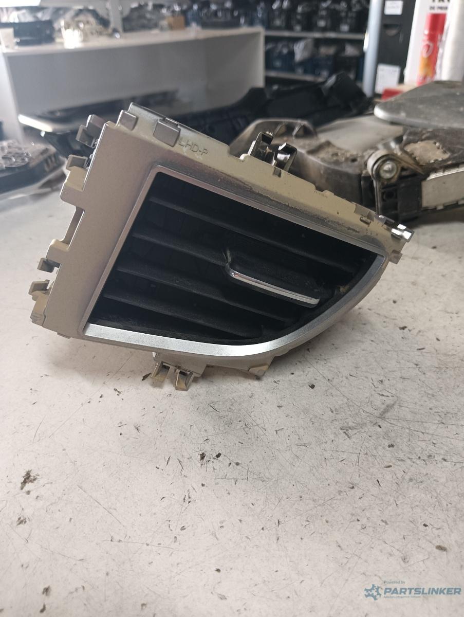 Guri ventilatie dreapta fata TOYOTA COROLLA 1.3 i 2015 OEM 5506102320