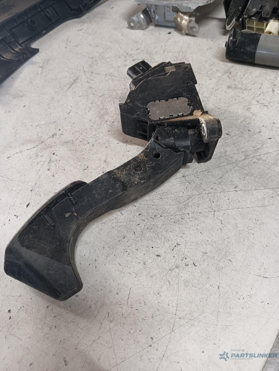 Pedala acceleratie TOYOTA COROLLA 1.3 i 2015 OEM 781100w040