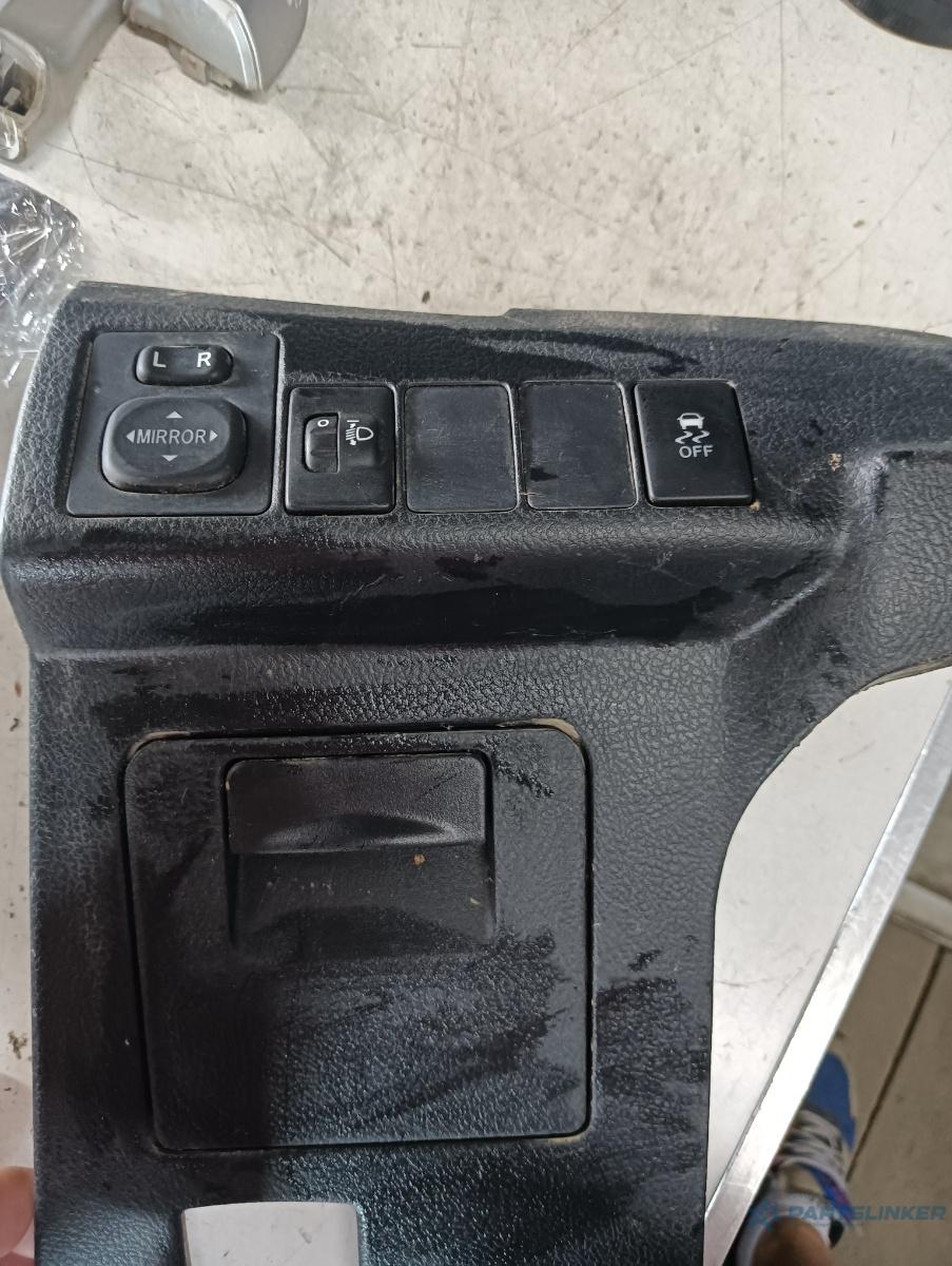 Buton reglaj oglinzi TOYOTA COROLLA 1.3 i 2015 – foto 2
