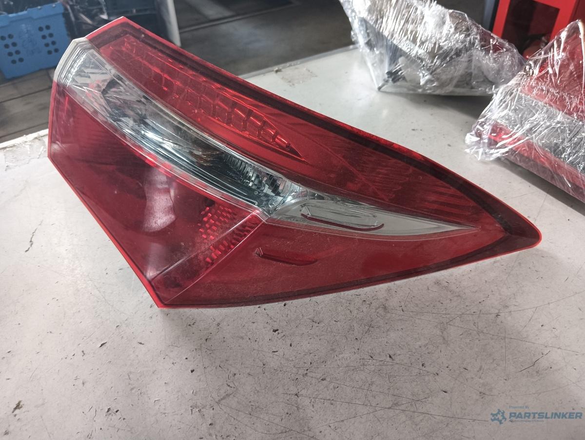 Lampa spate / stop dreapta spate TOYOTA COROLLA 1.3 i 2015 OEM 8155002760