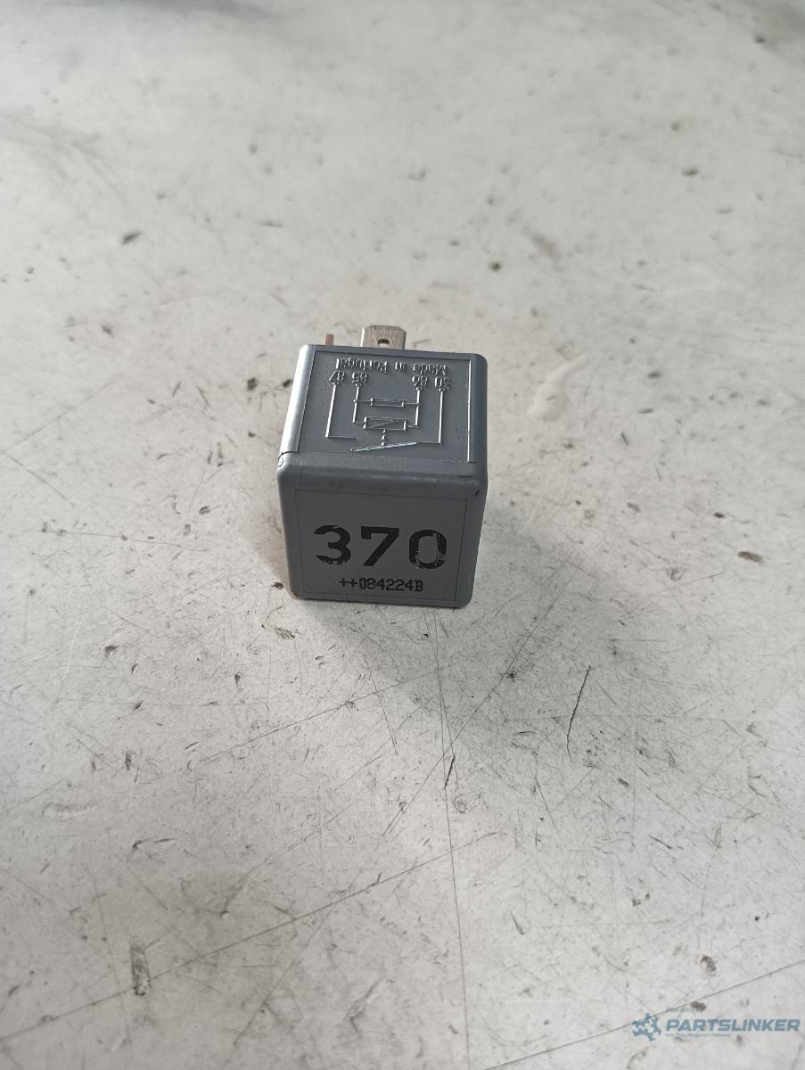 Releu AUDI A4 IV (8K2, B8) [ 2007 - 2015 ] OEM 8d0951253