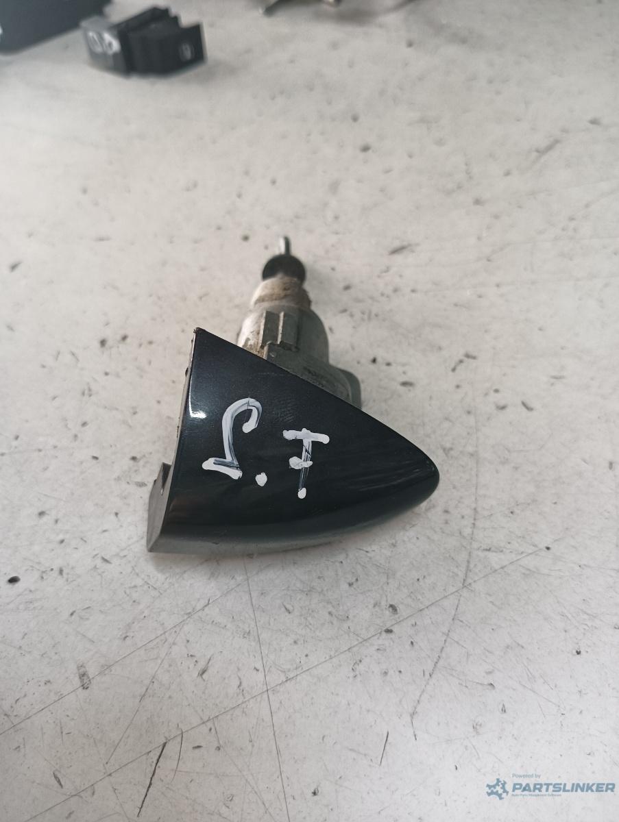 Butuc usa stanga fata VOLKSWAGEN PASSAT Variant (3C5) [ 2005 - 2011 ] OEM 3c0837167a