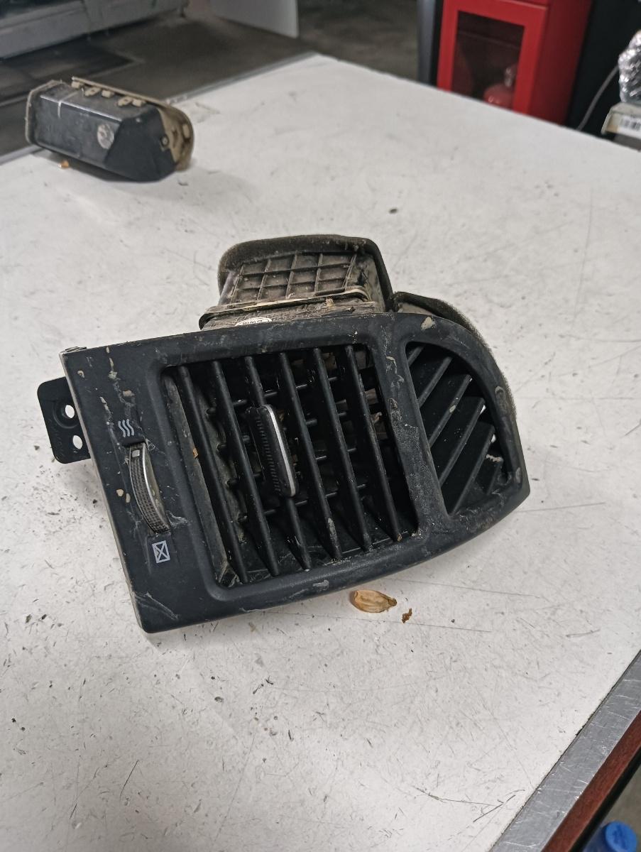 Guri ventilatie dreapta fata HYUNDAI SANTA FE II (CM) [ 2005 - 2012 ] OEM 974802b900