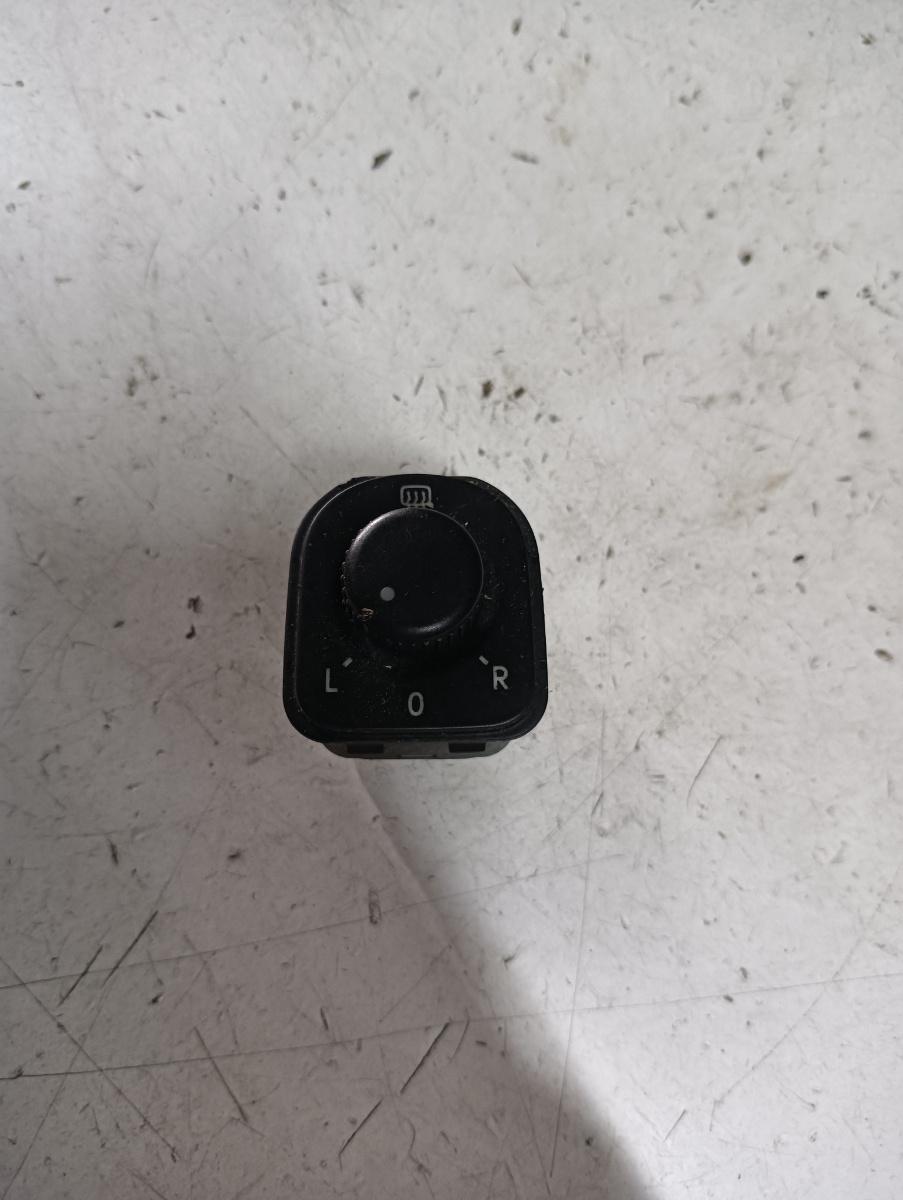 Buton reglaj oglinzi VOLKSWAGEN GOLF PLUS (5M1, 521) [ 2004 - 2013 ]