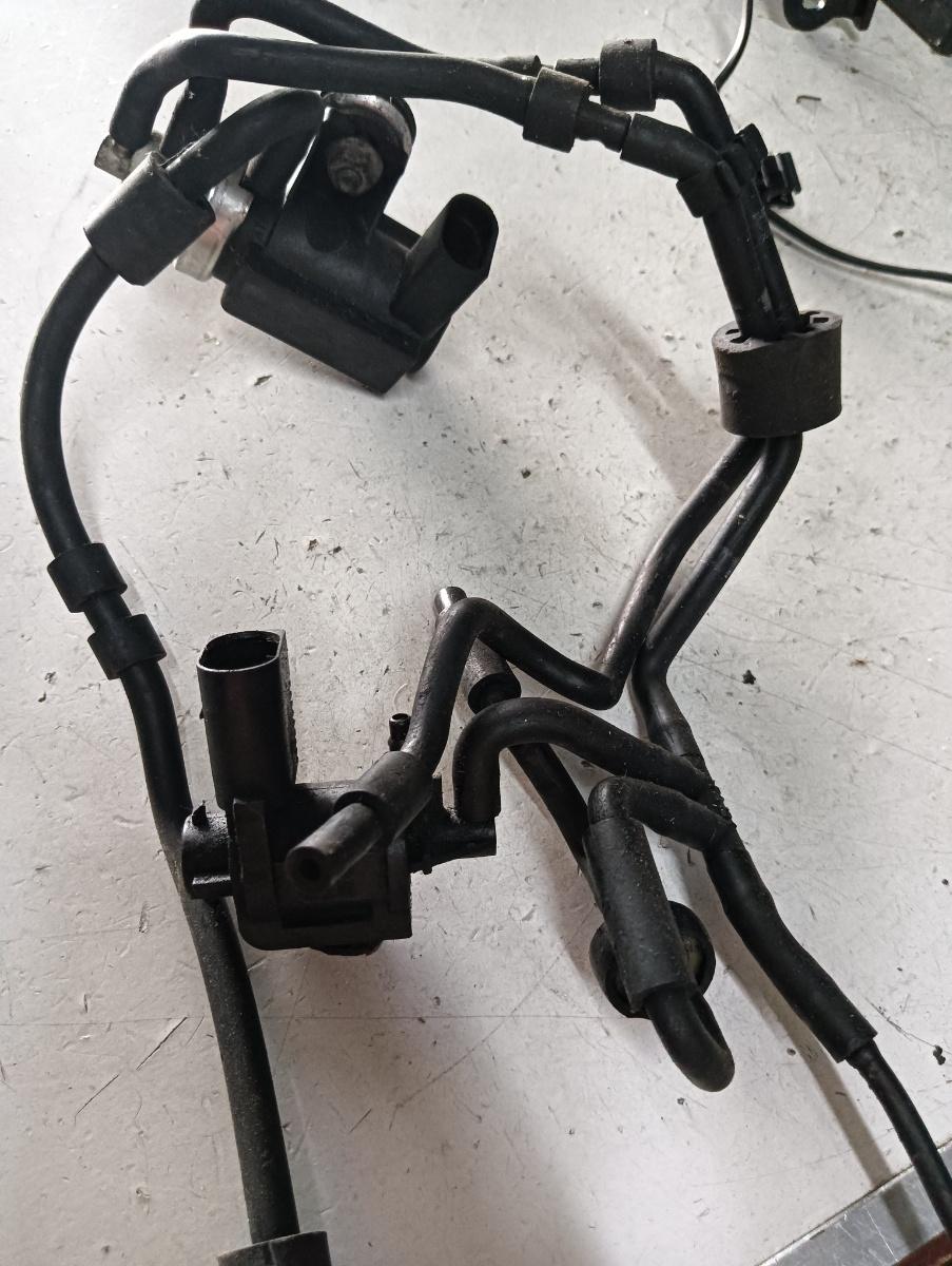 Electrovalva VOLKSWAGEN GOLF PLUS (5M1, 521) [ 2004 - 2013 ] 72290345 OEM 110906627b