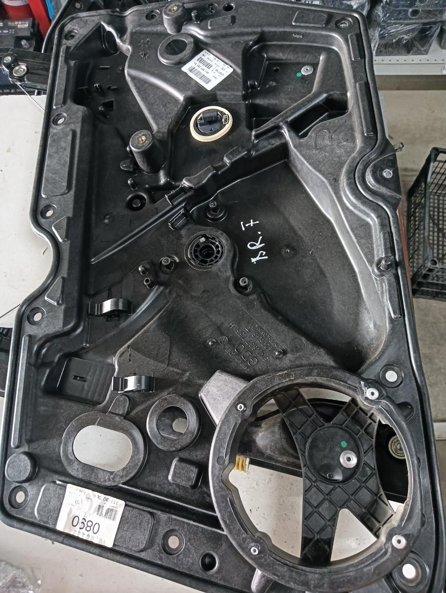 Macara geam electric dreapta fata VOLKSWAGEN GOLF VI (5K1) [ 2008 - 2013 ] OEM 5k1837730aa