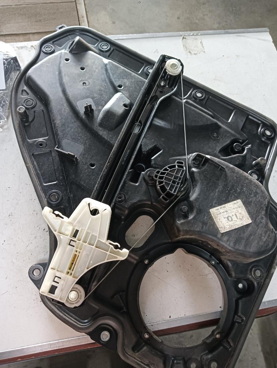 Macara geam electric dreapta spate VOLKSWAGEN GOLF VI (5K1) [ 2008 - 2013 ] OEM 5k4839730j – foto 2