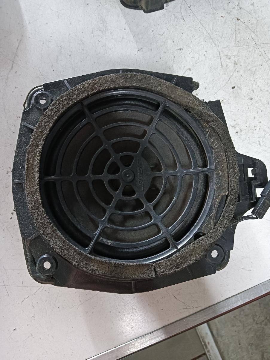 Boxa auto stanga spate VOLKSWAGEN GOLF VI (5K1) [ 2008 - 2013 ]