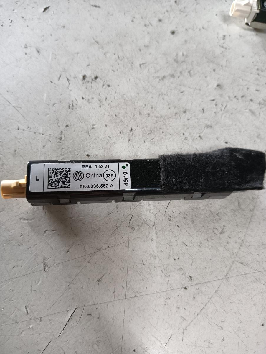 Amplificator antena stanga VOLKSWAGEN GOLF VI (5K1) [ 2008 - 2013 ] OEM 5k0035552a