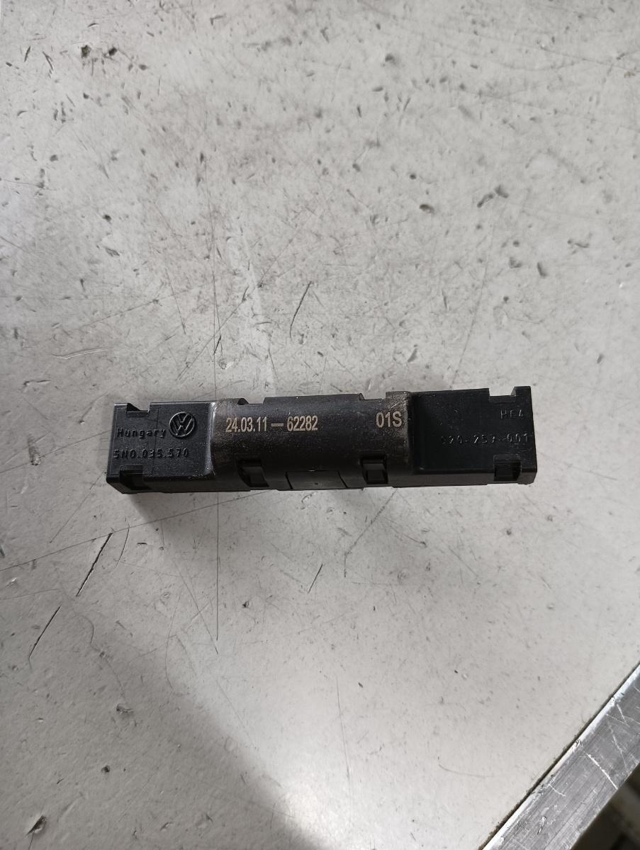 Amplificator antena  VOLKSWAGEN GOLF VI (5K1) [ 2008 - 2013 ] OEM 5n0035570