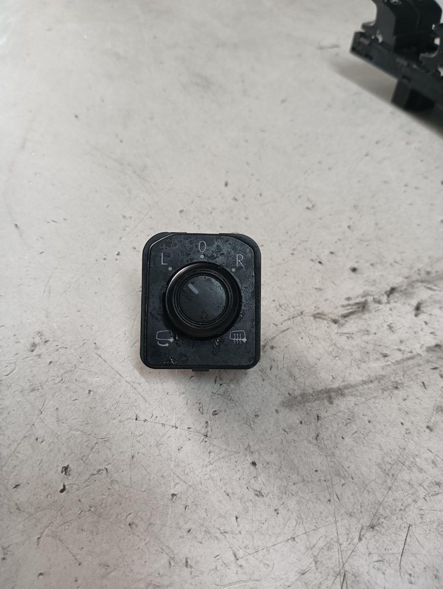 Buton reglaj oglinzi VOLKSWAGEN PASSAT 3G2 2014 - > 3g0959565b