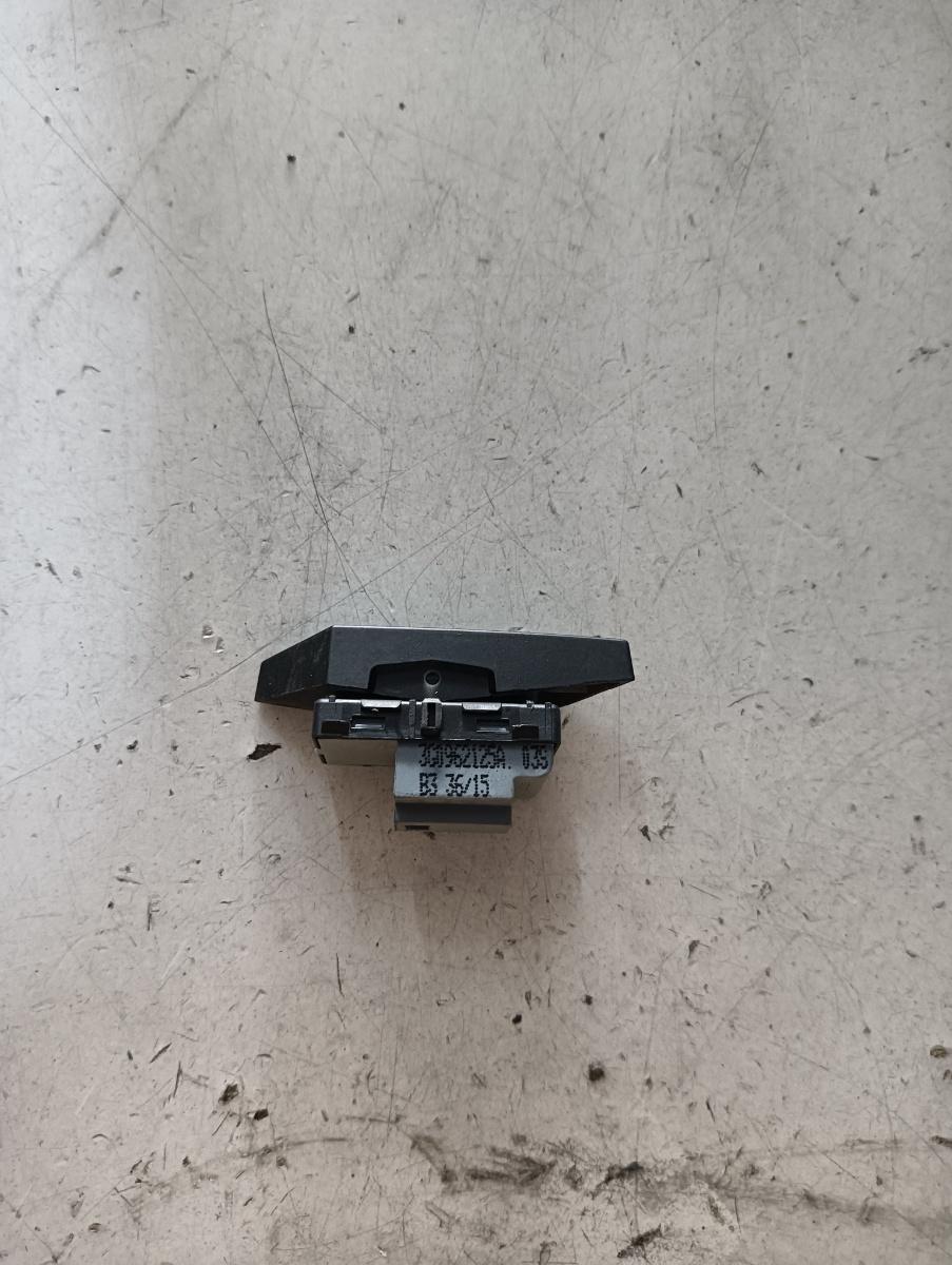 Buton blocare usi VOLKSWAGEN PASSAT 3G2 2014 - > 3g0962125a – foto 2