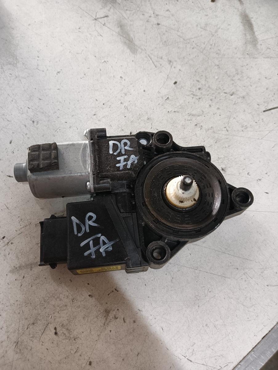 Motoras macara geam dreapta fata KIA SPORTAGE (QL, QLE) [ 2015 - > ] OEM 82460f1020