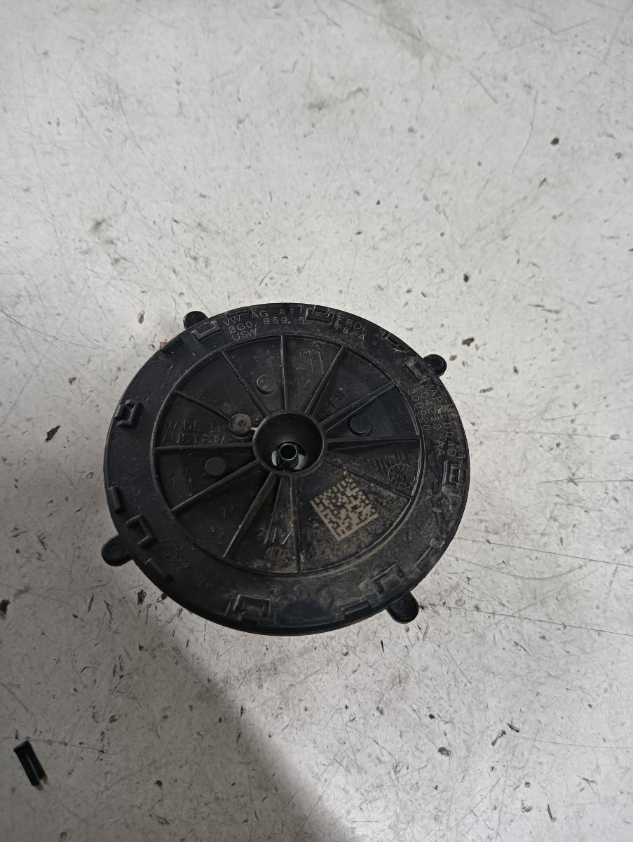 Motoras oglinda dreapta fata VOLKSWAGEN PASSAT 3G2 2014 - > 3g0959578a