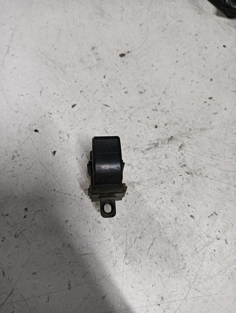 Butoane geamuri electrice dreapta fata  6 2005>