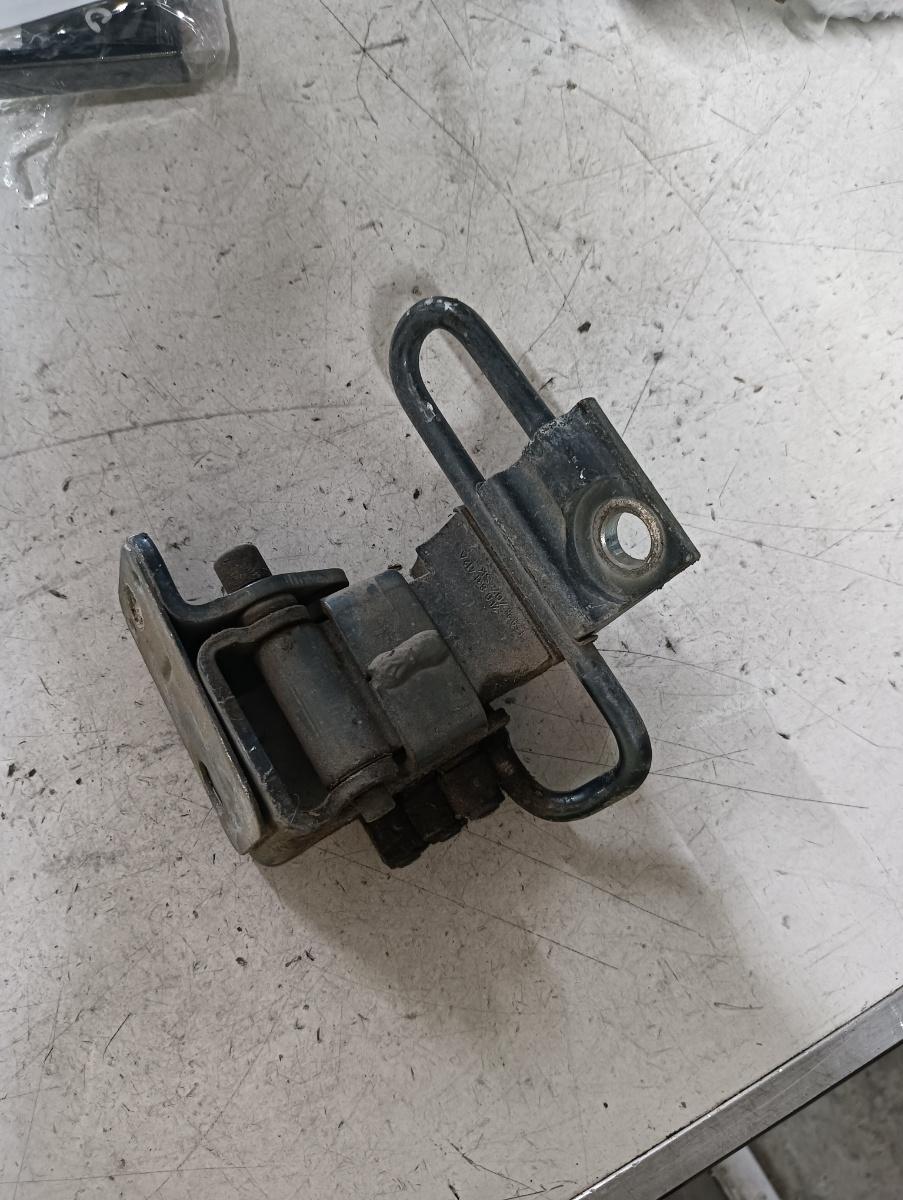Balama portiera fata sus dreapta fata VOLKSWAGEN TOUAREG 7LA, 7L6, 7L7 2002 - 2013