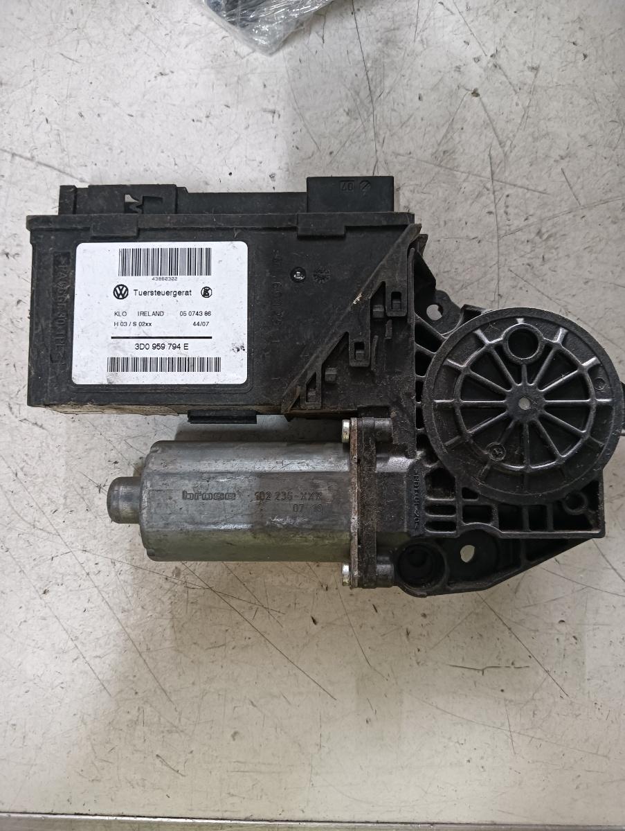 Motoras macara geam dreapta spate VOLKSWAGEN TOUAREG (7LA, 7L6, 7L7) [ 2002 - 2013 ] OEM 3d0959794e