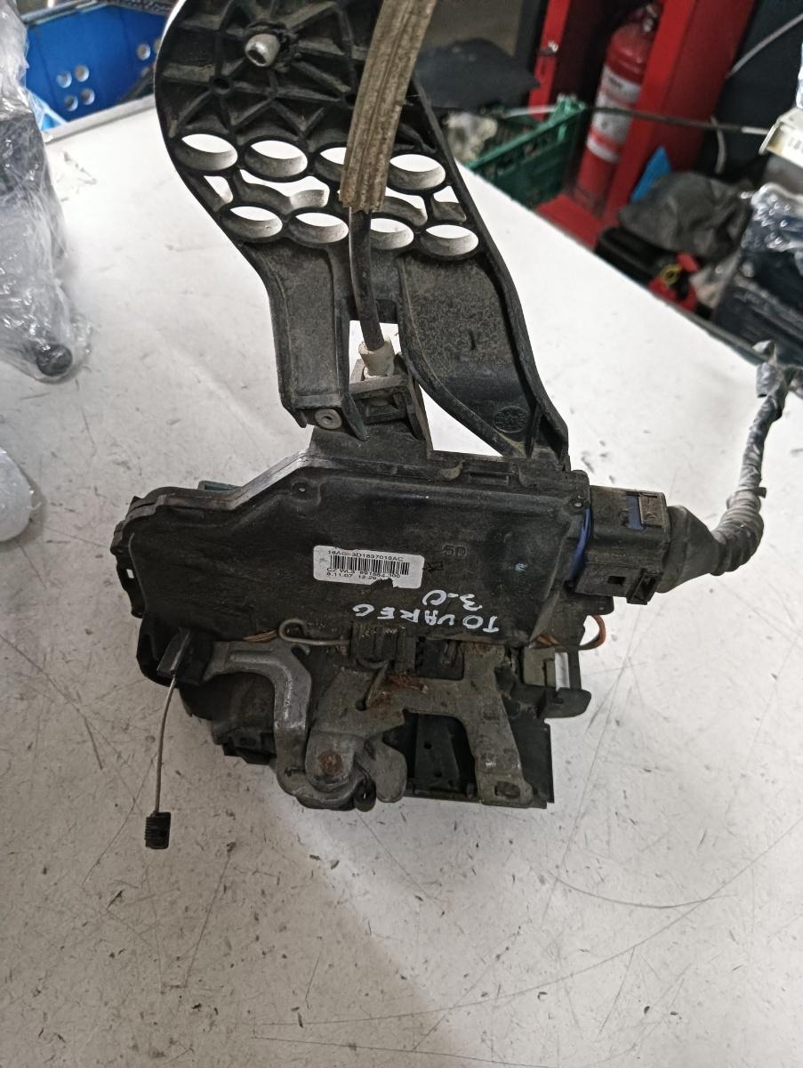 Broasca usa dreapta fata VOLKSWAGEN TOUAREG (7LA, 7L6, 7L7) [ 2002 - 2013 ] OEM 3d1837016ac