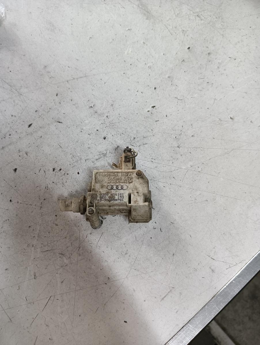 Motoras deschidere rezervor  AUDI A4 II (8E2, B6) [ 2000 - 2005 ] OEM 8e0862153