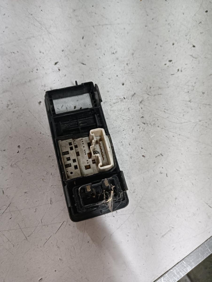 Buton reglaj oglinzi TOYOTA AVENSIS (_T25_) [ 2003 - 2008 ] – foto 2