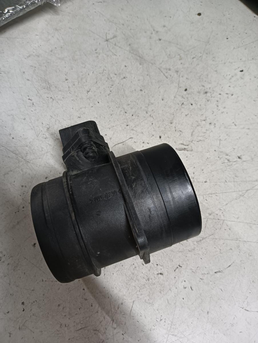 Debitmetru aer AUDI A3 II (8P1) [ 2003 - 2013 ] TDI (AZV, CBAA, CFFA) 100KW|136HP OEM 0281002461