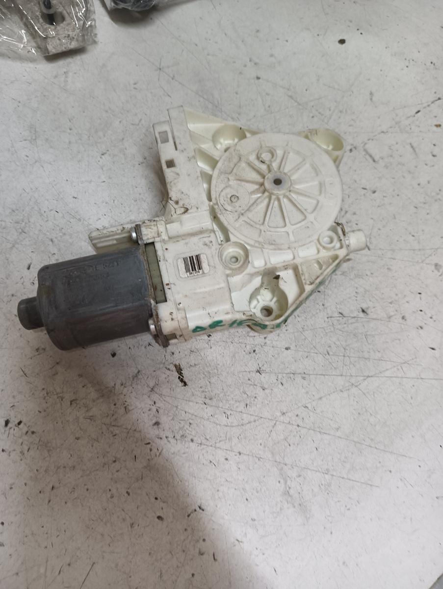 Motoras macara geam dreapta fata FORD FOCUS II (DA_, HCP, DP) [ 2004 - 2013 ] OEM 4m5t14553