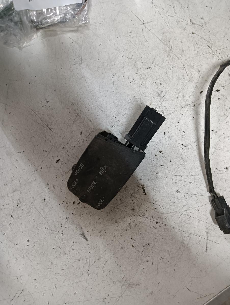 Comenzi volan multimedia  FORD FOCUS II (DA_, HCP, DP) [ 2004 - 2013 ] – foto 2