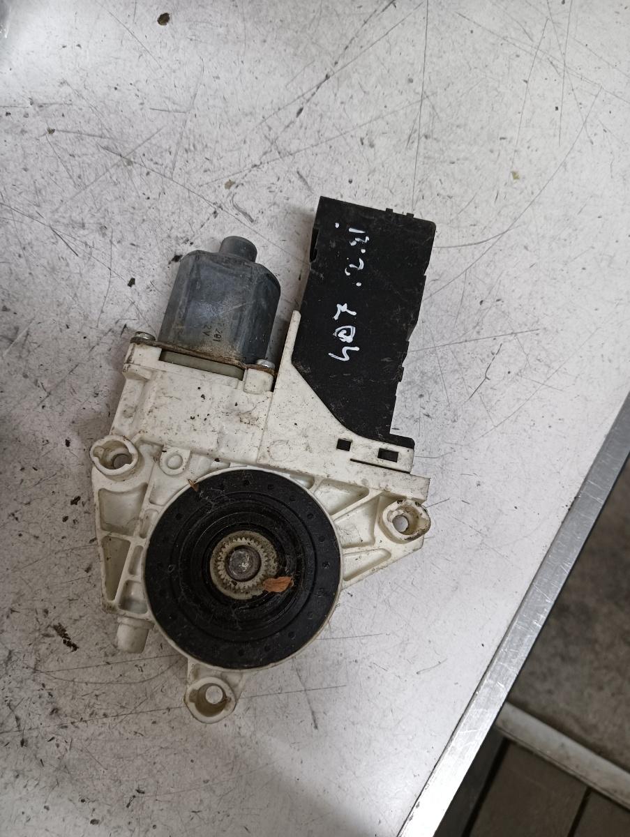 Motoras macara geam dreapta fata PEUGEOT 407 (6D_) [ 2004 - > ] OEM 1137328127