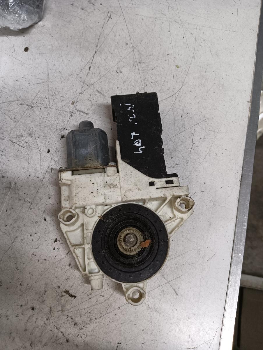 Motoras macara geam dreapta fata PEUGEOT 407 (6D_) [ 2004 - > ] OEM 1137328127 – foto 2