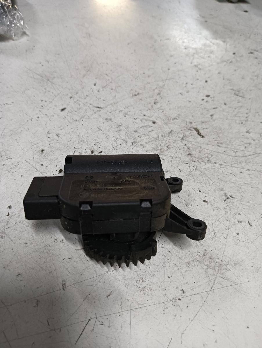 Motoras aeroterma SKODA FABIA (6Y2) [ 1999 - 2008 ] OEM 0132801357 – foto 2