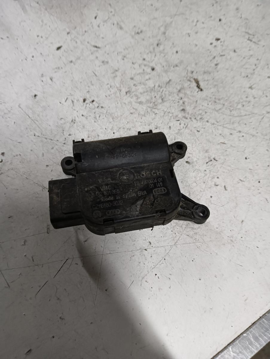 Actuator/motoras clapeta aer AC AUDI A6/S6 III Saloon (4F2, C6) [ 2004 - 2011 ] OEM 0132801358