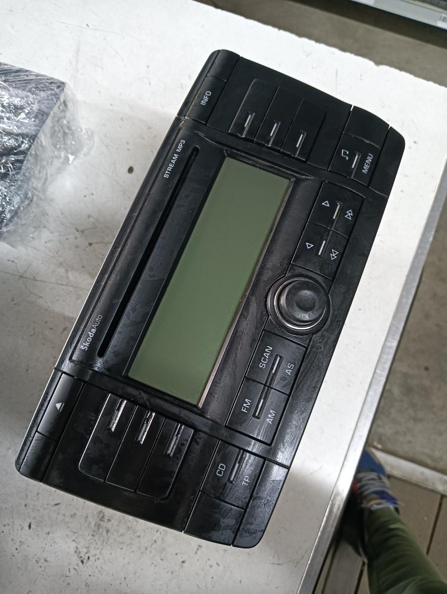 Cd player auto SKODA OCTAVIA II Combi (1Z5) [ 2004 - 2013 ] OEM 1z0035161c