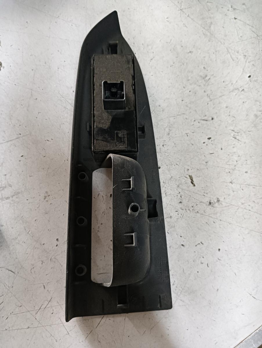 Buton geamuri electrice stanga fata VOLKSWAGEN TOURAN (5T1) [ 2015 - > ] – foto 2