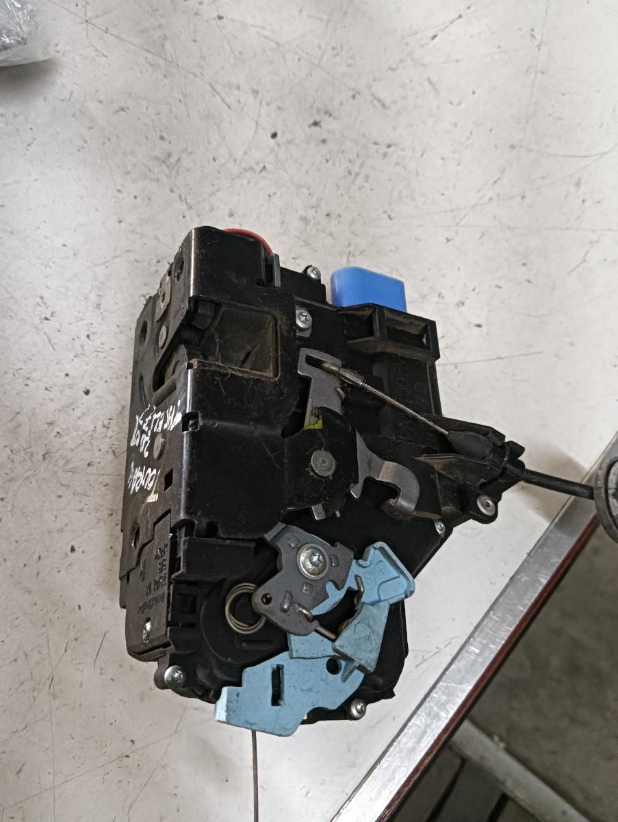 Broasca usa dreapta fata VOLKSWAGEN TOURAN (5T1) [ 2015 - > ] OEM 3d2837016s