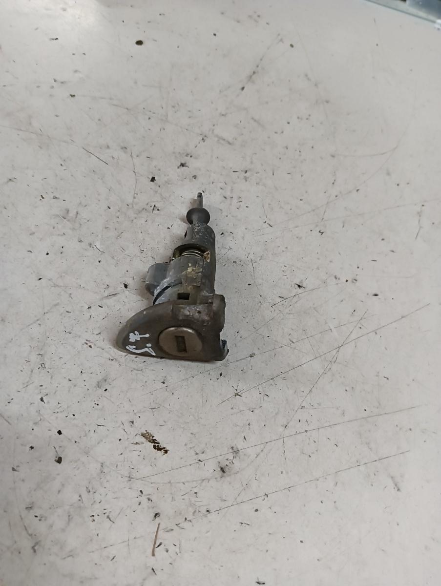 Butuc usa stanga fata VOLKSWAGEN PASSAT (3C2) [ 2005 - 2010 ] – foto 2